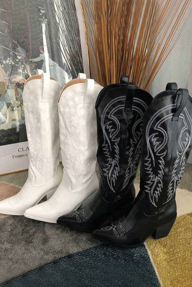 Ashore_Western_Shop_Classic_Black_and_White_Cowgirl_Embroidery_Boots